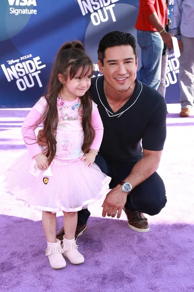 Mario Lopez, dochter — Stockfoto