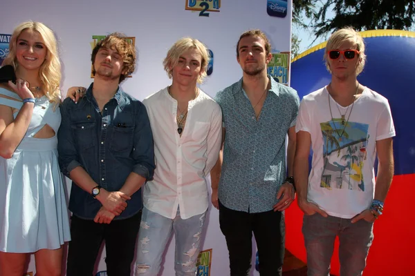 R5, Rydel Lynch, Ellington Ratliff, Ross Lynch, Rocky Lynch, Riker Lynch – stockfoto