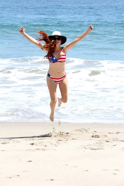 Phoebe Price  at Malibu Beach — Stockfoto