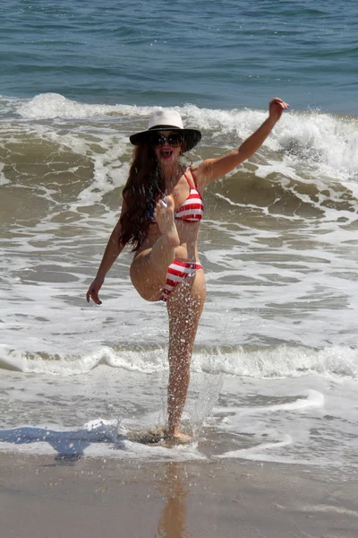 Phoebe Price  at Malibu Beach — Stok fotoğraf