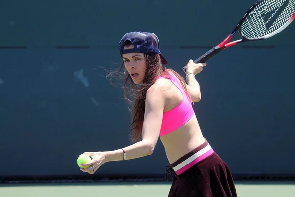 Alicia Arden playing tennis — Zdjęcie stockowe