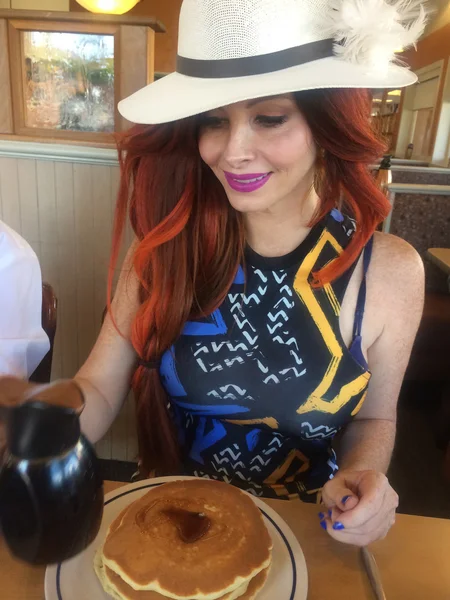 Phoebe Price in  International House of Pancakes — Zdjęcie stockowe