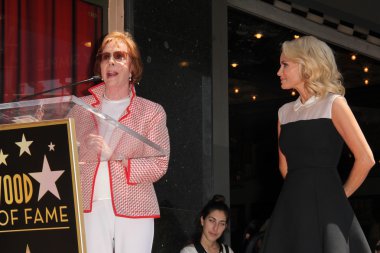 Carol Burnett, Kristen Chenowith