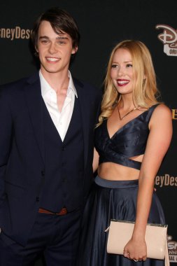 Mitchell Hope - actor