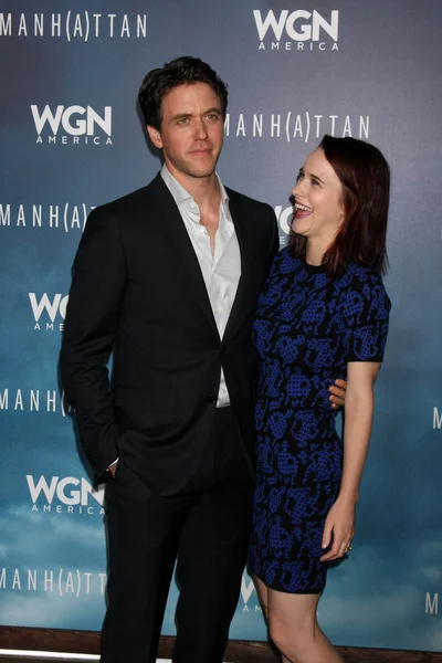 Ashley Zukerman, Rachel Brosnahan — Stockfoto