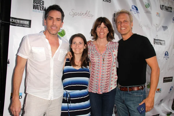 Patrick Fabian y su familia — Foto de Stock