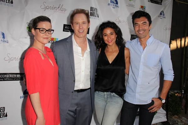 Kathleen Robertson, Raphael Sbarge, Emmanuelle Chriqui, Ian Anthony Dale —  Fotos de Stock