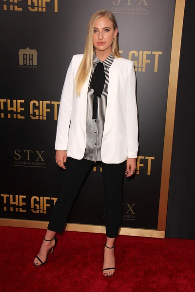 Veronica dunne op "The Gift" — Stockfoto