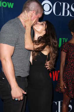 Steve howey, sarah Şahi