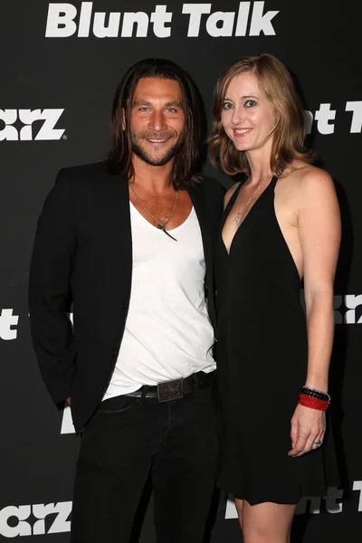 Zach McGowan, Emily Johnson — Stock Photo, Image