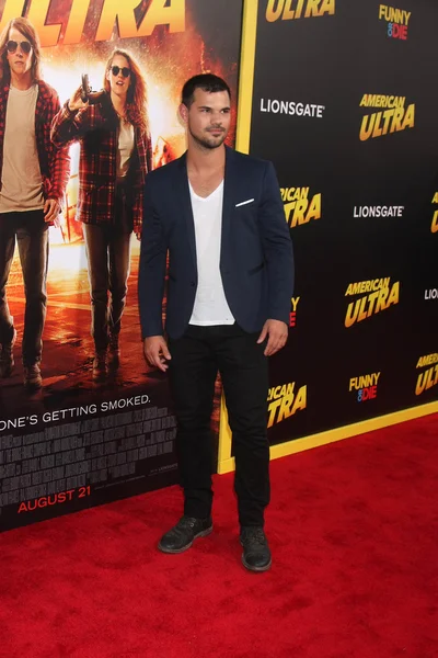 Taylor Lautner no "American Ultra" " — Fotografia de Stock