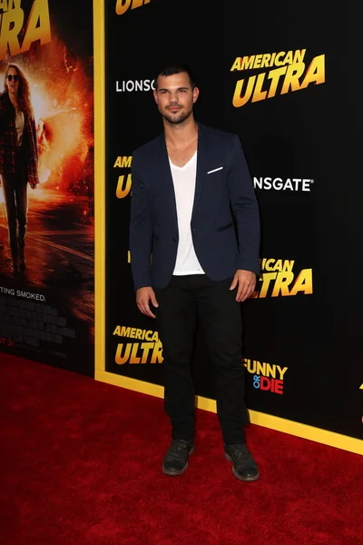 Taylor lautner beim "american ultra"" — Stockfoto