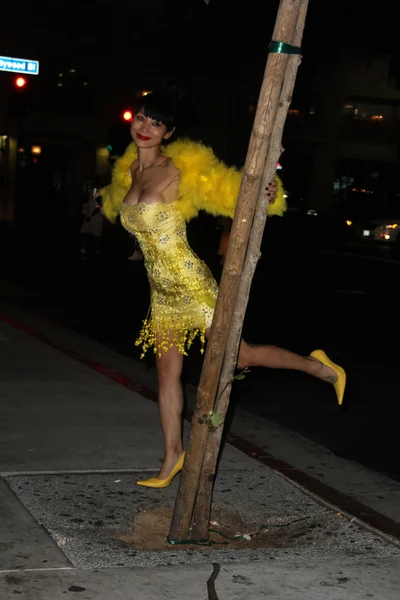 Bai Ling leva um "Hollyweird " — Fotografia de Stock