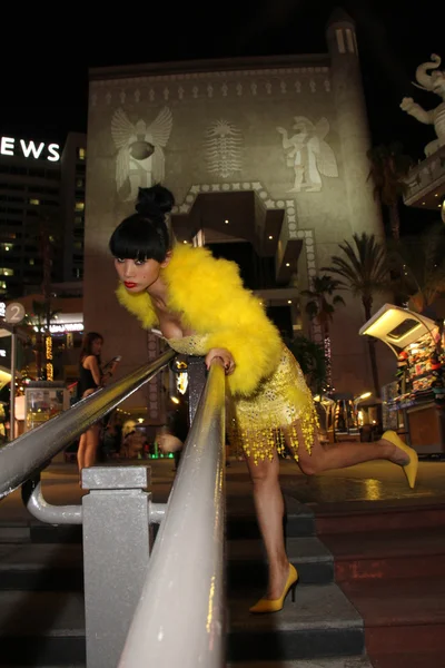 Bai Ling toma un "Hollyweird " —  Fotos de Stock