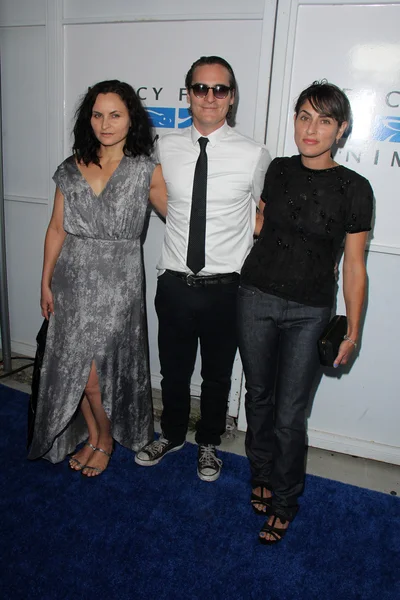 Joaquin Phoenix, Summer Phoenix, Rain Phoenix — Stock Photo, Image