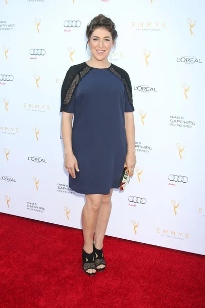 Mayim Bialik en los 67º Premios Emmy — Foto de Stock