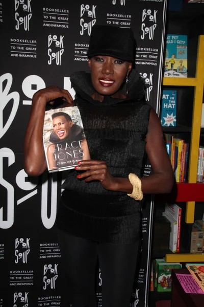 Grace Jones firma: "Nunca escribiré mis memorias" — Foto de Stock