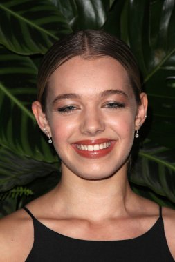 Sadie Calvano - oyuncu,
