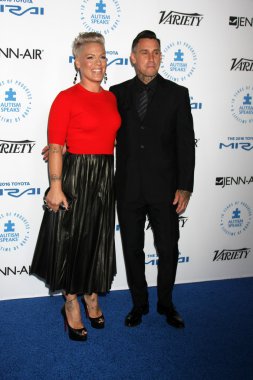 Pink, Carey Hart