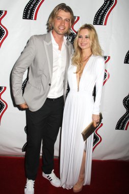 Izabella St. James, Bart Voitila