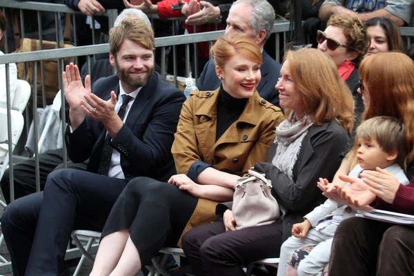 Seth Gabel, Bryce Dallas Howard, Cheryl Howard — Foto de Stock