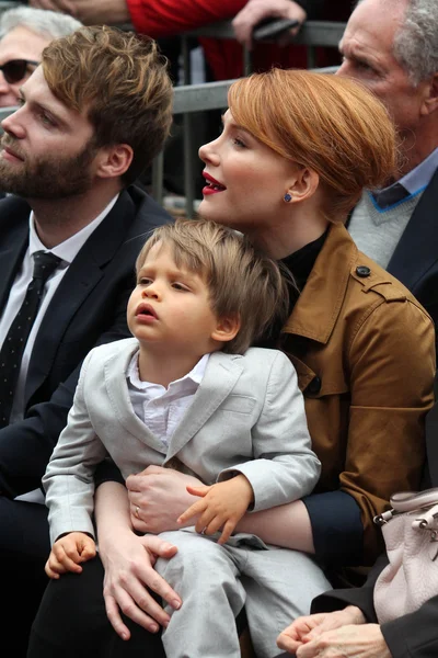 Bryce Dallas Howard with son Theodor — Stock Photo, Image