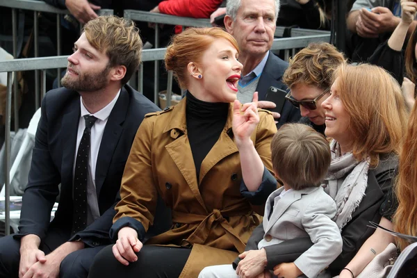 Bryce Dallas Howard, Seth Gabel, Cheryl Howard — Stockfoto