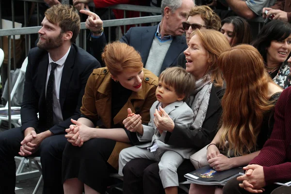 Bryce Dallas Howard, Seth Gabel, Cheryl Howard — Stock Photo, Image