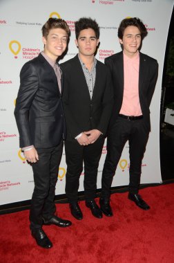 Forever in Your Mind - pop trio