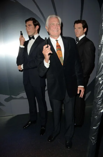 George Lazenby at the Madame Tussauds Hollywood — Stockfoto