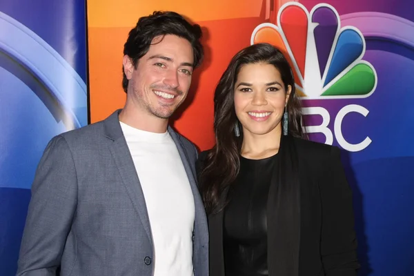 Ben Feldman, America Ferrera — Stock Photo, Image