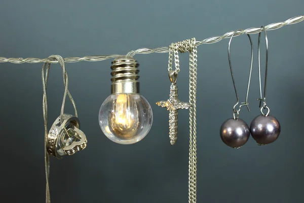 Yaratıcı kompozisyonu olan parlak günlük bijou.