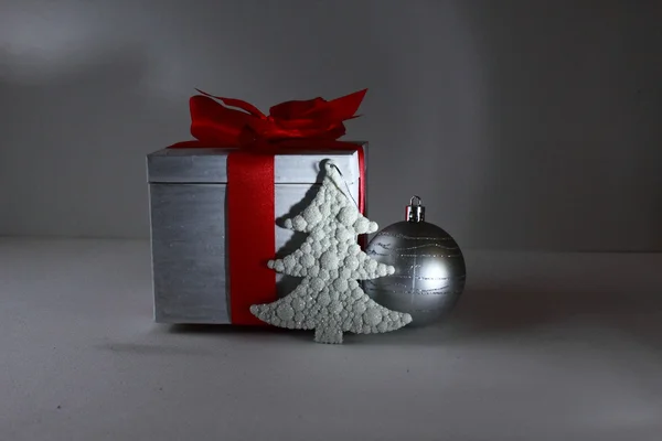 Elegantes Weihnachtsgeschenk — Stockfoto