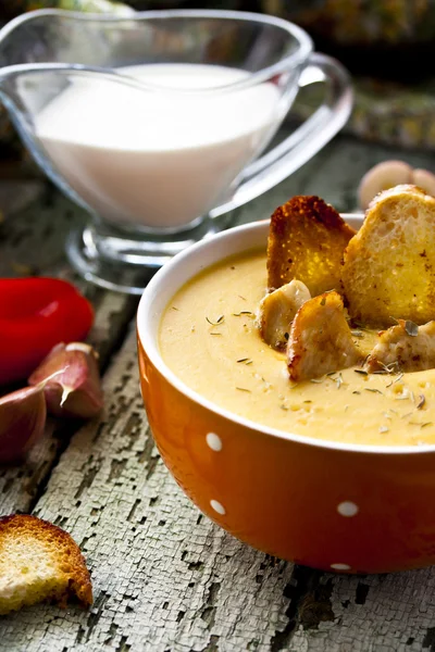 Soup with lentils, chicken, thyme and croutons — Stock Image Soup with lentils, chicken, thyme and croutons Stock Image