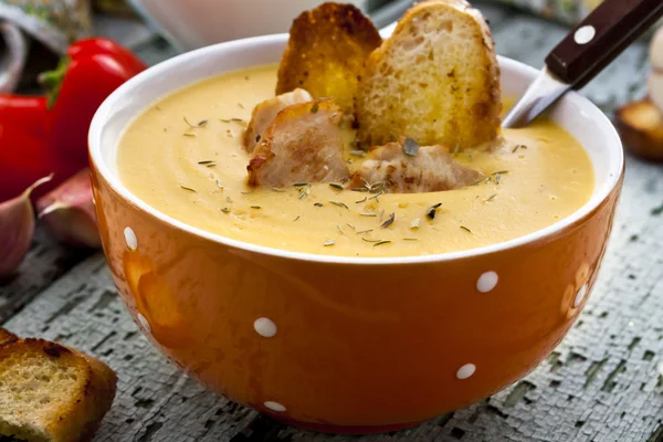 Soup with lentils, chicken, thyme and croutons — Stock Image Soup with lentils, chicken, thyme and croutons Stock Picture