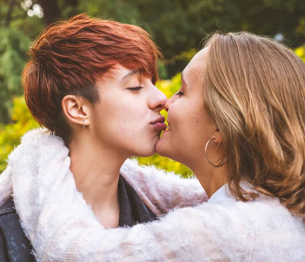 Girls Couple Love Hugging Kissing Park Sunny Day — Stock Photo, Image