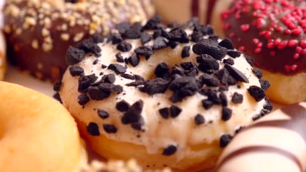 Bir Kutuda Farklı Tatlarda Donutlar Var — Stok video