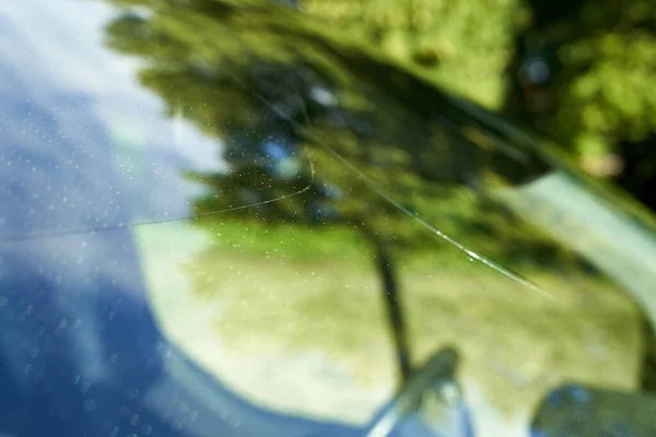 Teil Eines Fahrzeugcockpits Schäden Der Windschutzscheibe Durch Hagel Oder Steinschlag — Stockfoto