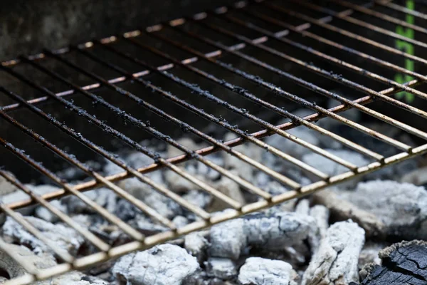 Glowing Charcoal Grill Grate Cooking Temperature Closeup Front View Dirty — Stock Photo, Image