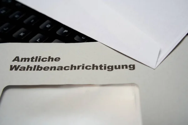 Black Letters White Envelope Saying Official Election Notification German Amtliche — Stock Photo, Image