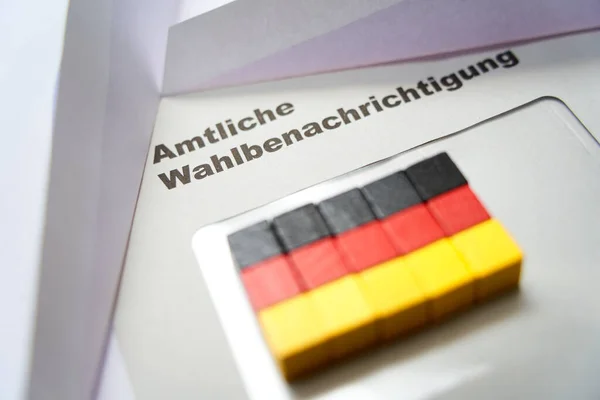 Zwarte Letters Witte Envelop Met Vermelding Officiële Verkiezingskennisgeving Duits Amtliche — Stockfoto