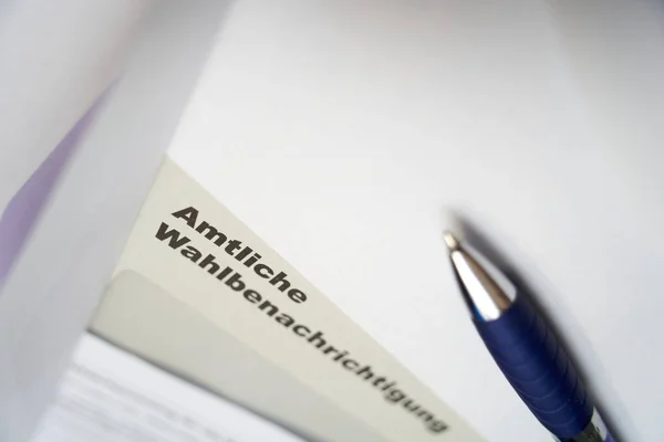 Zwarte Letters Witte Envelop Met Vermelding Officiële Verkiezingskennisgeving Duits Amtliche — Stockfoto