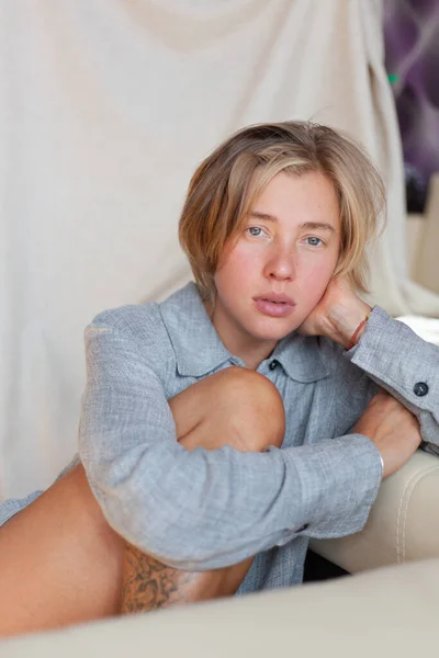 Close Portrait Beautiful Young Blonde Woman Make Gray Linen Shirt — Stock Photo, Image