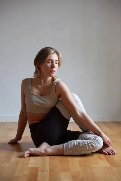 Full Length Fit Young Woman Doing Half Spinal Twist Pose — Stock Photo, Image