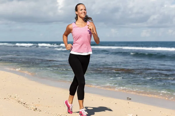 Beautiful Slim Smiling Girl Sportswear Sneakers Runs Sandy Beach Blue — Stock Photo, Image