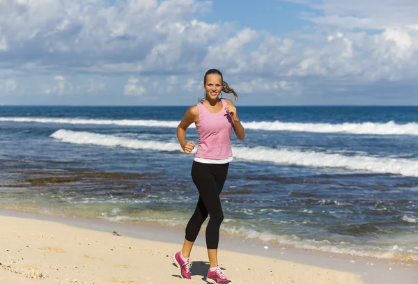 Beautiful girl running on the beach — Stock Photo, Image