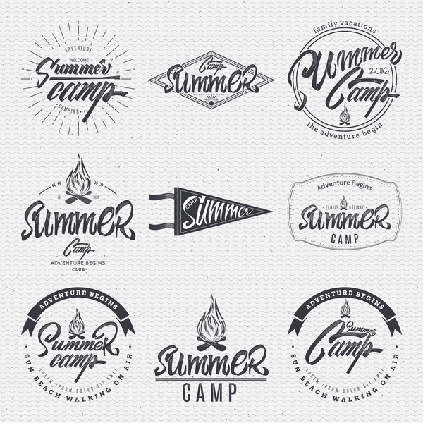 Campamento de verano - insignia, icono, póster, etiqueta, impresión, sello, se puede utilizar en el diseño y la publicidad — Vector de stock