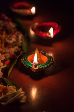 Seçici odaklanma ile bir diya veya lambayı kapat.