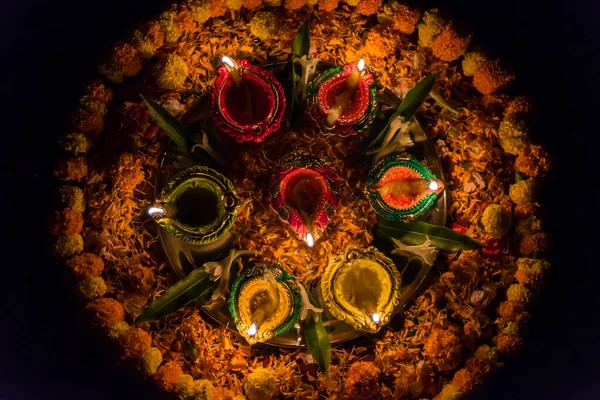 Cierre Diya Decoraciones Lámparas Flores Para Festival Diwali —  Fotos de Stock