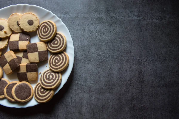 Galletas Surtidas Plato Blanco Copiar Espacio — Foto de Stock